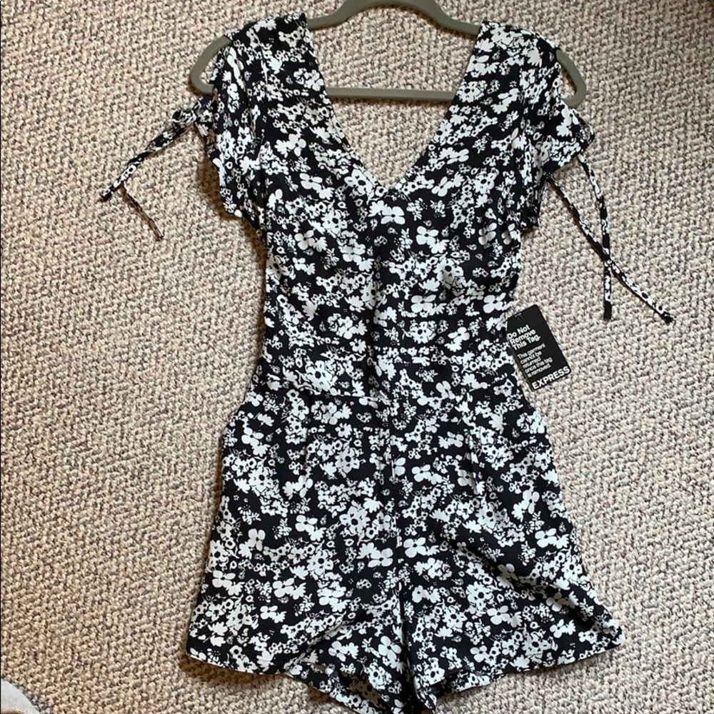 Express black/white floral romper size 0